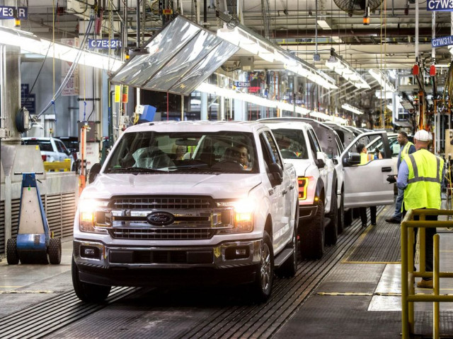 Ford quyết định bán xe thiếu linh kiện ra thị trường và hẹn lắp bù sau