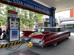 Cadillac Eldorado - Xế cổ siêu hiếm tại Việt Nam bị "tóm gọn" khi đi đổ xăng
