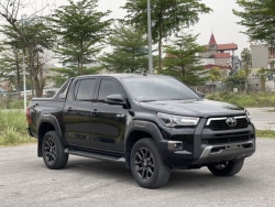 Toyota Hilux “lướt” tại Việt Nam đang có giá bán lại cao hơn Ford Ranger cùng đời tới 100 triệu đồng