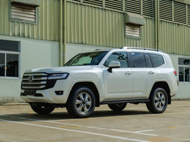 Toyota Land Cruiser tăng giá bán tại Việt Nam