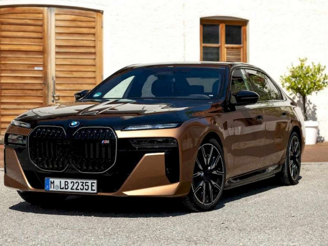 BMW là thương hiệu xe hạng sang bán chạy nhất thế giới năm 2024