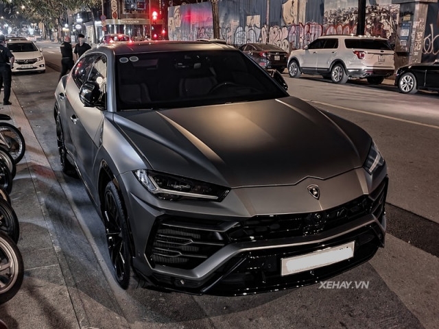 Sài Gòn: Chiếc Lamborghini Urus mới nhất tại Việt Nam mang màu xám nhám độc đáo