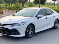 Toyota Camry 2022 "siêu lướt" đầu tiên lên sàn xe cũ, giá 1,4 tỷ đồng