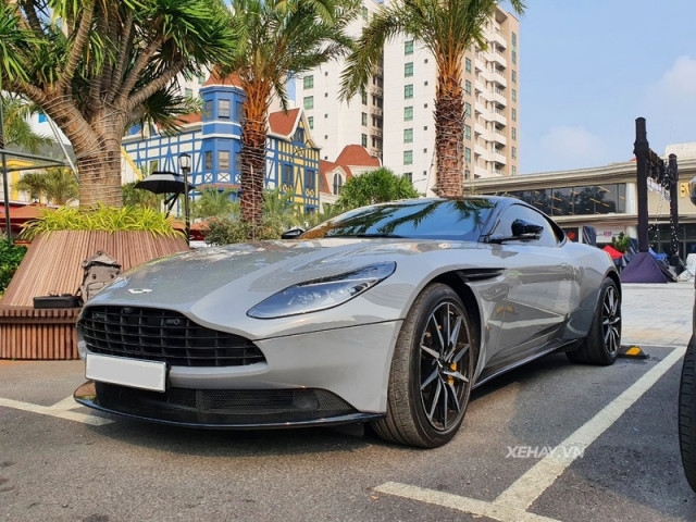 Sài Gòn: Ngắm Aston Martin DB11 thứ 7 về nước, xe có màu sơn xám China Grey lạ mắt