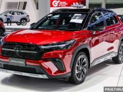 Cận cảnh Toyota Corolla Cross HEV GR Sport 2024 ra mắt tại BIMS 2024