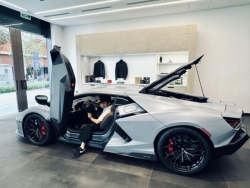 Đại gia Minh “Nhựa” chia sẻ trải nghiệm siêu xe Lamborghini Revuelto