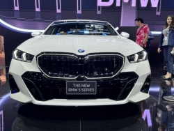 Cận cảnh BMW 5-Series 2024 tại BIMS 2024, sở hữu "bầu trời" tiện ích