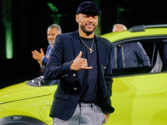 Cầu thủ đắt giá nhất thế giới Neymar quảng bá cho thương hiệu xe điện mới mẻ e.GO tới từ nước Đức