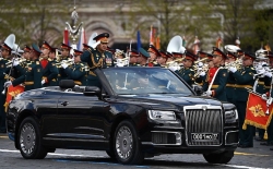 Aurus Senat Convertible: “Rolls-Royce mui trần” của nước Nga xuất hiện tại lễ duyệt binh