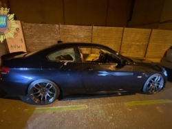 Ngăn cản con trai lái xe khi say xỉn, ông bố đã dùng cuốc đập nát chiếc BMW 3-Series