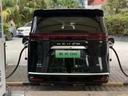 Công nghệ sạc kép trên chiếc xe "Toyota Alphard phiên bản Trung Quốc" hiện đại ra sao?