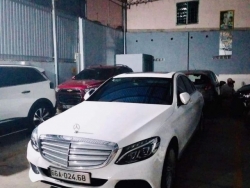 Xe Mercedes-Benz C250 Exclusive nguyên bản bị trượt đăng kiểm vì mặt ca lăng khác ảnh trên hệ thống