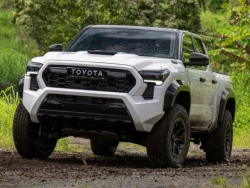 Toyota Tacoma thế hệ mới ra mắt: Nâng cấp toàn diện để đấu Ford Ranger