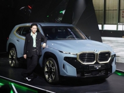 Nam ca sĩ G-Dragon xuất hiện điển trai trong lễ ra mắt SUV hạng sang BMW XM 2023