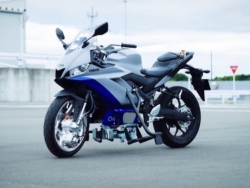 Yamaha giới thiệu công nghệ xe máy tự cân bằng: Trong tương lai có thể lái tự động như ô tô