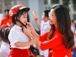 Honda Việt Nam tổng kết Trao tặng mũ bảo hiểm cho học sinh