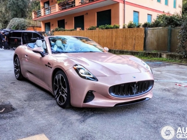Maserati GranCabrio Folgore bản mui trần lộ diện trên đường phố