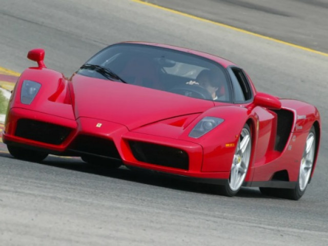 Lái Enzo chạy 128 km/h, nhà thiết kế Ferrari bị kết án 4 tháng