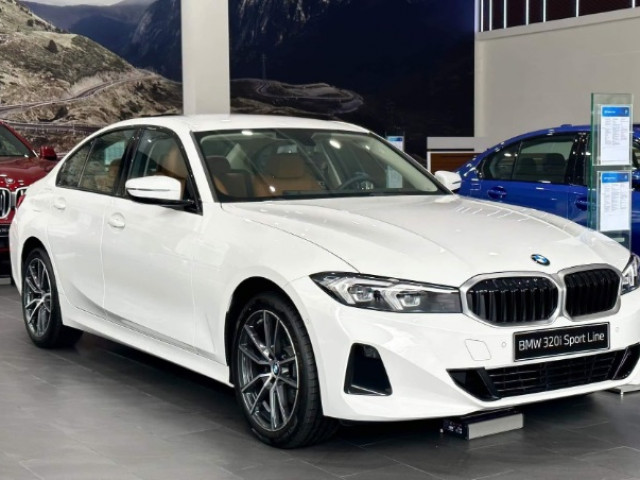 BMW 3-Series 2023 ưu đãi hơn 100 triệu tại đại lý bán giá sốc