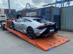 Thêm một chiếc Lamborghini Huracan Tecnica "cập cảng" Việt Nam giá hơn 10 tỷ