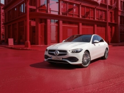 Mercedes-Benz bất ngờ điều chỉnh giá dòng xe C-Class thế hế hệ mới