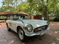 Honda S800 Roadster gần 60 năm tuổi của ông Đặng Lê Nguyên Vũ