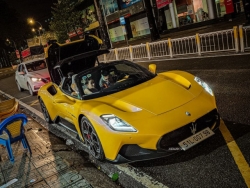 Maserati MC20 Cielo mui trần đầu tiên tại Việt Nam ra biển trắng