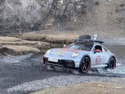 Porsche 911 Dakar độc nhất Việt Nam "trèo đèo, "lội suối" khắp Trung Quốc