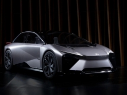 Lexus ra mắt Lexus LF-ZC Concept: Xe điện có nội thất làm từ tre