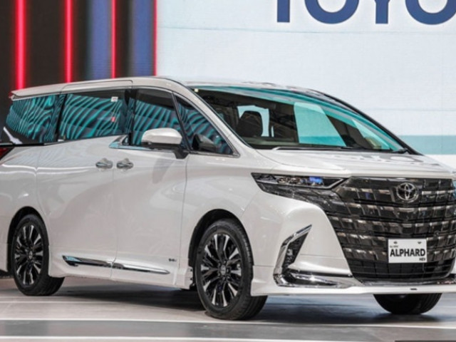 Khách mua Toyota Alphard 2024 phải đợi 2 năm mới được nhận xe
