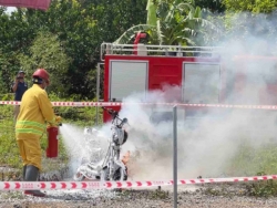 Việt Nam thử nghiệm thành công bình chữa cháy dập tắt cháy xe điện