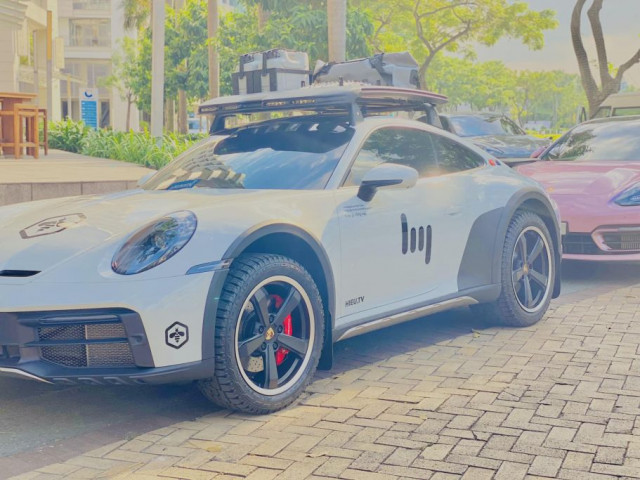 Porsche 911 Dakar 2023 thứ ba về Việt Nam đã ra biển số