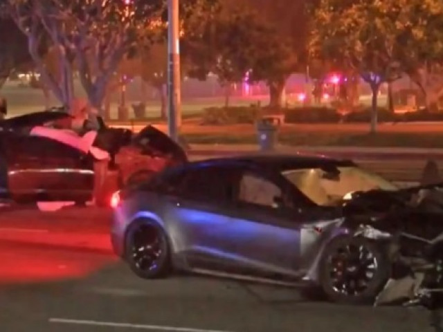 Phạt tài xế 560 triệu vì Tesla Model S tự lái gây tai nạn