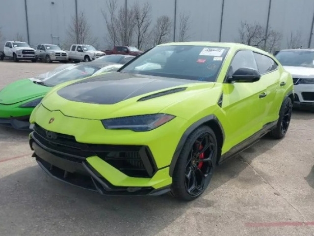 Thiếu số VIN, Lamborghini Urus Performante bị đấu giá dưới dạng “sắt vụn”