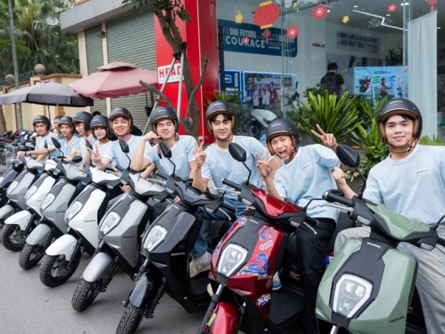 Honda Việt Nam bàn giao những chiếc xe máy điện Icon e: đầu tiên