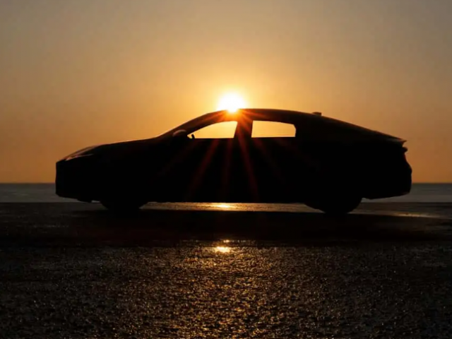 Lexus ES 2025 lộ diện trước ngày ra mắt: Sedan tham vọng toàn cầu