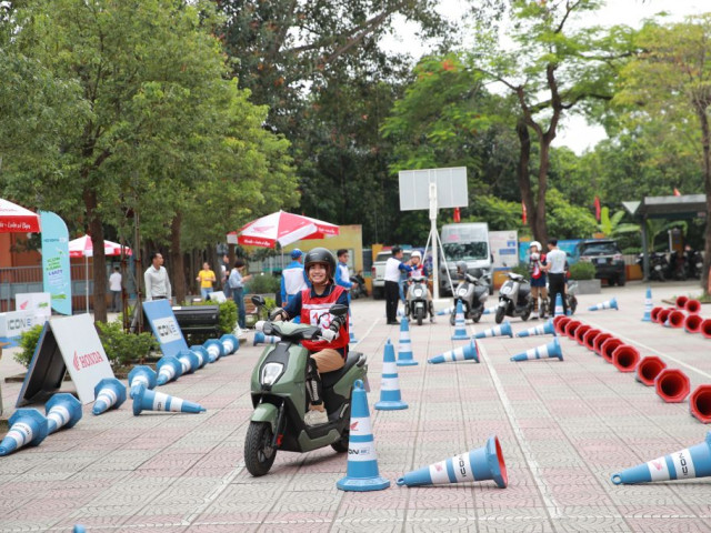 Phát động Chương trình bồi dưỡng kỹ năng lái xe cho học sinh THPT