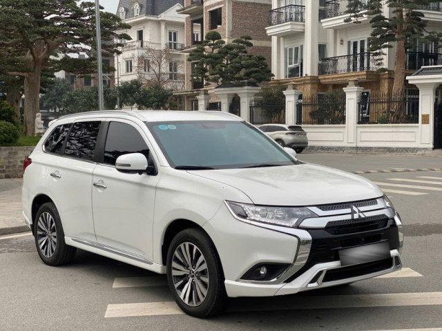 Xả hàng tồn, Mitsubishi Outlander được ưu đãi lên đến gần 100 triệu đồng