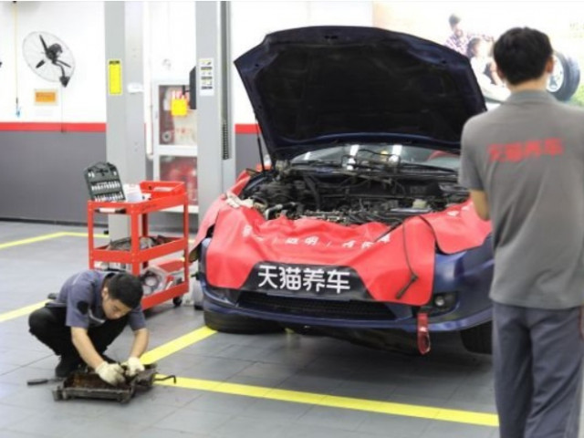 Nghề sửa xe điện tại Trung Quốc: Rủi ro ngày càng lớn