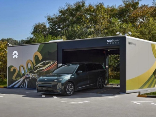 Trung Quốc dẫn đầu cuộc đua đổi pin xe điện, vượt xa Tesla