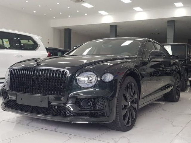 Hàng hiếm Bentley Flying Spur First Edition tại Hà Nội: "Hoàng tử bóng đêm", cấu hình chỉ 4 chỗ ngồi