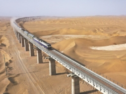 Trung Quốc hoàn thành tuyến đường sắt 2.712km trên sa mạc đầu tiên trên thế giới