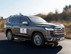 Toyota Land Cruiser 2022 hóa “pháo đài di động” dưới bàn tay của hãng độ SVI Engineering