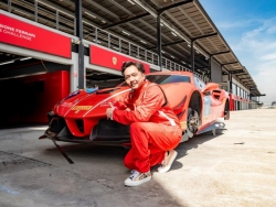 Đại gia Cường đô la lần đầu cầm lái xe đua Ferrari 488 Challenge tại trường đua Sepang