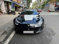 Ông Đặng Lê Nguyên Vũ lần đầu cầm lái Ferrari F12 Berlinetta ra phố