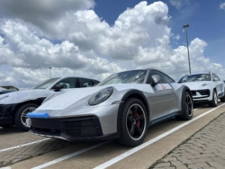Chiêm ngưỡng siêu phẩm Porsche 911 Dakar chính hãng đầu tiên "đổ bộ" Việt Nam