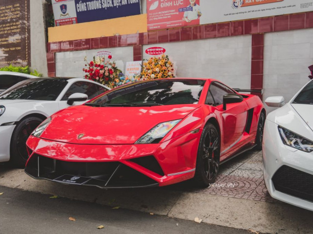 Sài Gòn: Chiêm ngưỡng Lamborghini Gallardo độ bodykit Squadra Corse màu đỏ rực rỡ