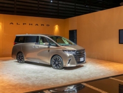 Toyota Alphard 2023 trình làng: Xứng danh "chuyên cơ mặt đất" với nhiều tiện ích sang trọng, đẳng cấp