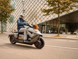 Chiêm ngưỡng BMW CE 04: Xe máy điện chạy được 120 km/h, giá gần 600 triệu VNĐ