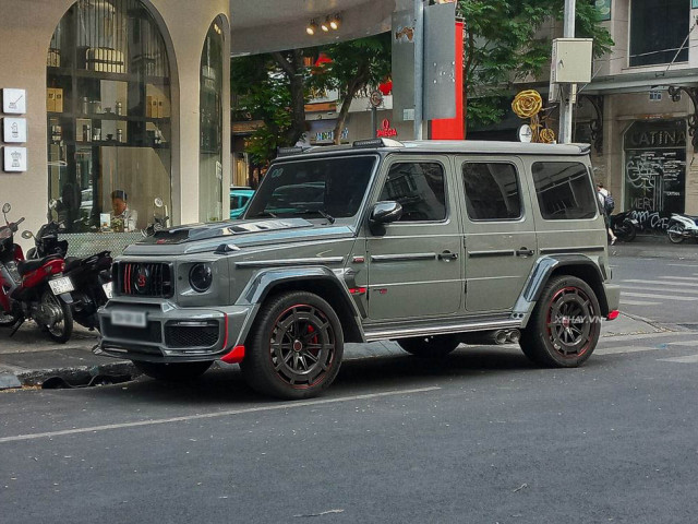 Bắt gặp Mercedes-AMG G63 độ Brabus 900 Rocket Edition trên đường phố Sài Gòn